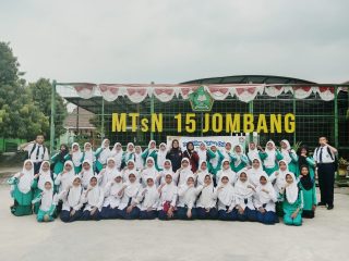Latihan Rutin PMR MTsN 15 Jombang Bekali Siswa dengan Jiwa Sosial