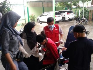 Layanan Evakuasi Korban Kecelakaan Lalu Lintas di Depan MAN 4 Jombang