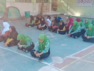 Serunya Pembelajaran Sejarah Palang Merah di PMR SMPN 2 Tembelang