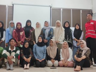 KSR PMI Unit ITEBIS PGRI Dewantara Gelar Latihan Rutin: Tingkatkan Kemampuan Pertolongan Pertama