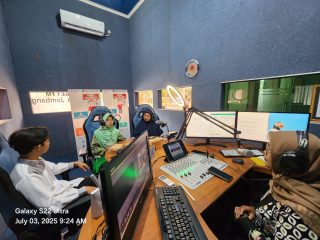 PMI Jombang Kolaborasi dalam Podcast Edukatif PKRS: Suara Anak Muda untuk Ruang Aman di Sekolah