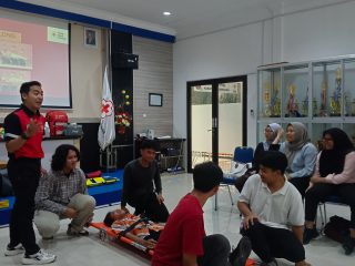 PMI Kabupaten Jombang Dukung Kompetisi KOBRA 2025 Melalui Workshop Pertolongan Pertama