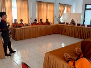 PMI Kabupaten Jombang Berikan Pelatihan Medical First Responder kepada Brigade Penolong Kwarcab Jombang