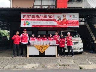 Relawan PMI Kabupaten Jombang Berbagi 100 Nasi Kotak di Bulan Ramadan, Wujud Nyata Donasi Masyarakat Kembali untuk Kemanusiaan