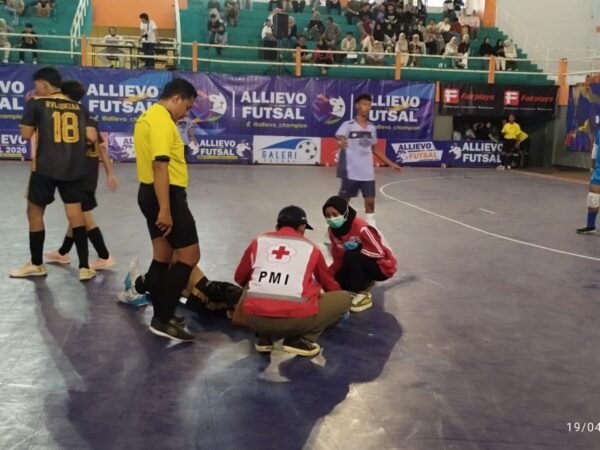 PMI Jombang Berikan Layanan P3K Pada Allievo Futsal Championship 2026