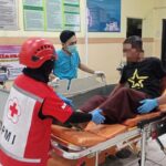 PMI Jombang Tangani Kecelakaan R2 Vs R2 Di Jalan Romli Tamim