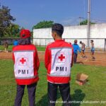 PMI Jombang Berikan Layanan P3K Pada O2SN SMA/SMK/MA 2026 Di Stadion Merdeka