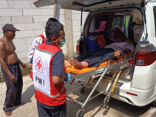 Pelayanan Ambulans Pasien Fraktur Kaki Kiri Dari RSUD Jombang Ke Kediaman Pasien