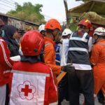 Respon KLL R4 Vs R4 Di Jalan Raya Jombang, PMI Lakukan Evakuasi Dan Rujukan Korban