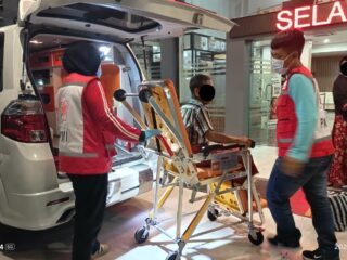 PMI Kabupaten Jombang Laksanakan Pelayanan Ambulans Pengantaran Pasien Pasca Perawatan ke Kediaman