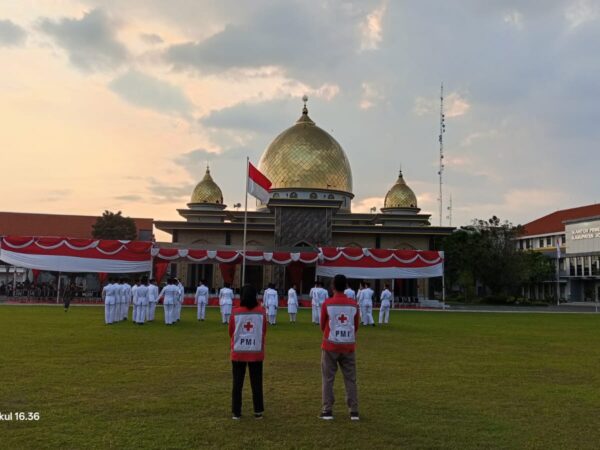 PMI Kabupaten Jombang Siagakan Layanan Kesehatan pada Upacara Penurunan Bendera Hari Lahir Pancasila 2026