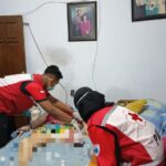 PMI Jombang Berikan Layanan Ambulans untuk Pasien Sesak Napas Pasca Rawat Inap