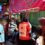PMI Kabupaten Jombang Berikan Pertolongan Pertama pada Korban Kecelakaan Tunggal di Jalan Mastrip