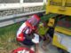 PMI Kabupaten Jombang Evakuasi Dua Remaja Korban Kecelakaan Lalu Lintas Tunggal di Jatipelem
