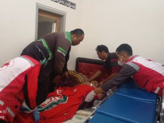 PMI Kabupaten Jombang Fasilitasi Mobilisasi Pasien Pasca Perawatan dari RSUD Jombang ke Kediaman