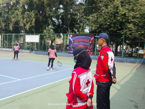 PMI Kabupaten Jombang Siagakan Tim Kesehatan pada Kejuaraan Tenis Veteran Putri se-Jawa Timur