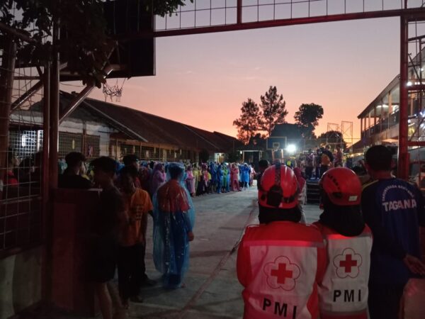 PMI Kabupaten Jombang Siagakan Tim Kesehatan dalam Kegiatan Penerimaan Tamu Ambalan SMAN Mojoagung