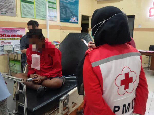 PMI Kabupaten Jombang Evakuasi Pasien Sesak Napas ke RSUD Jombang