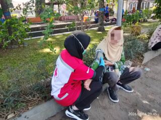PMI Jombang Siaga Layani Pertolongan Pertama pada Turnamen Bola Voli OPD Setkab Jombang 2026