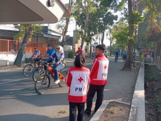 PMI Jombang Siaga Layanan Kesehatan dalam Kegiatan Sepeda Sehat Bersama Forkopimda