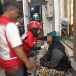 PMI Jombang Berikan Pertolongan Pertama pada Korban Kecelakaan di Mojosongo