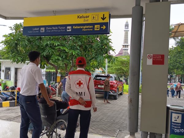 PMI Kabupaten Jombang Berikan Layanan Ambulans untuk Mobilisasi Pasien Pasca Kontrol Medis