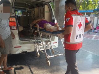 Lansia Terluka Saat Menyeberang, Mendapat Pertolongan Dan Rujukan