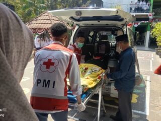 Pasien Dengan Nyeri Paha Mendapat Mobilisasi Menuju Rumah Sakit