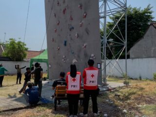 Atlet Panjat Tebing Didukung Tim Pertolongan Pertama Selama PORKAB