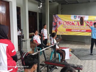 Layanan Pertolongan Pertama Disiagakan Selama PORKAB Angkat Berat Jombang