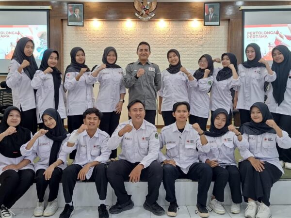 KSR PMI STIKES Bahrul ’Ulum Jombang Perkuat Kesiapan Pertolongan Pertama