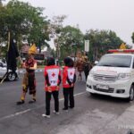 Layanan Kesehatan PMI Dampingi Pawai Budaya HUT ke-68 SMPN 2 Jombang