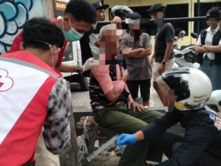 Pasien Lansia Dievakuasi ke RSUD Usai Kecelakaan di Jelakombo